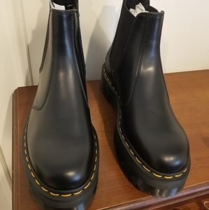 Dr. Martens 2976 Quad Chelsea Boots